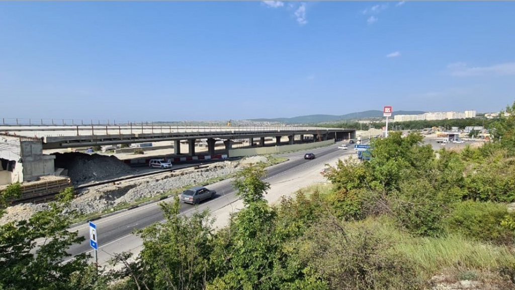 Мост через реку Аксай М-4 «Дон» https://avtodor-eng.ru/storage/app/uploads/public/619/54a/1cd/61954a1cd9cd4698153759.jpg