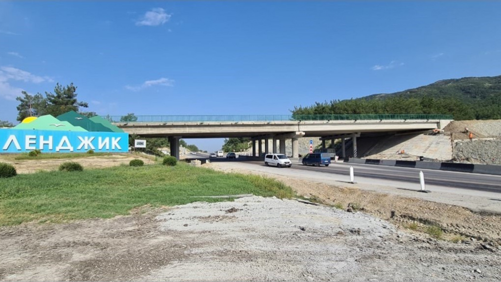 Мост через реку Аксай М-4 «Дон» https://avtodor-eng.ru/storage/app/uploads/public/619/54a/1cd/61954a1cd9e00174112768.jpg